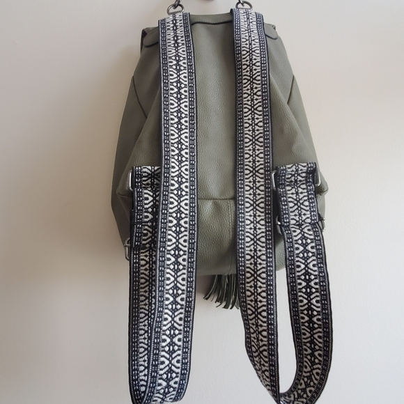 Atmosphere Vegan leather Backpack - Khaki colour with trendy traps contrast - Picture 6 of 13